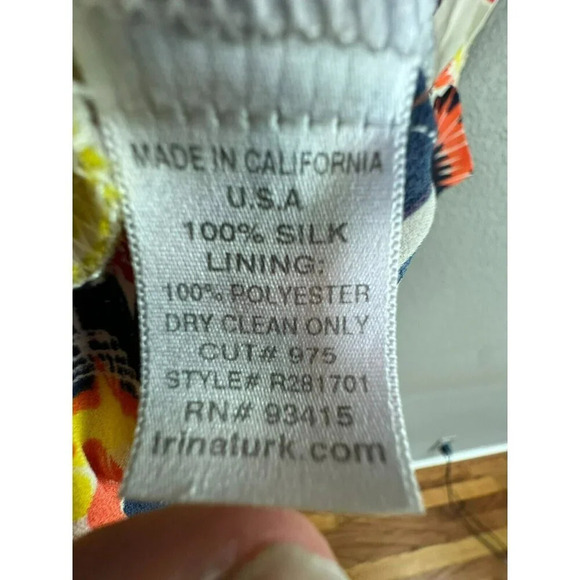 Trina Turk Silk Top Blouse Size 4 Colorful Sleeveless Geometric Multicolor - Picture 11 of 11